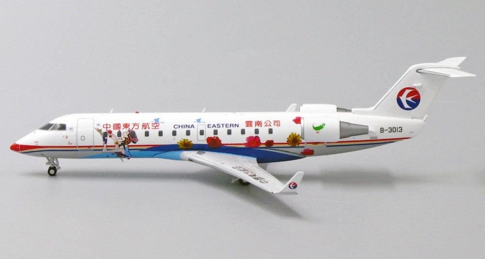 Canadair CRJ200ER China Eastern Airlines B-3013 With Stand
