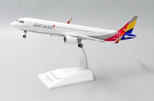 Airbus A321neo Asiana Airlines HL8364 with stand