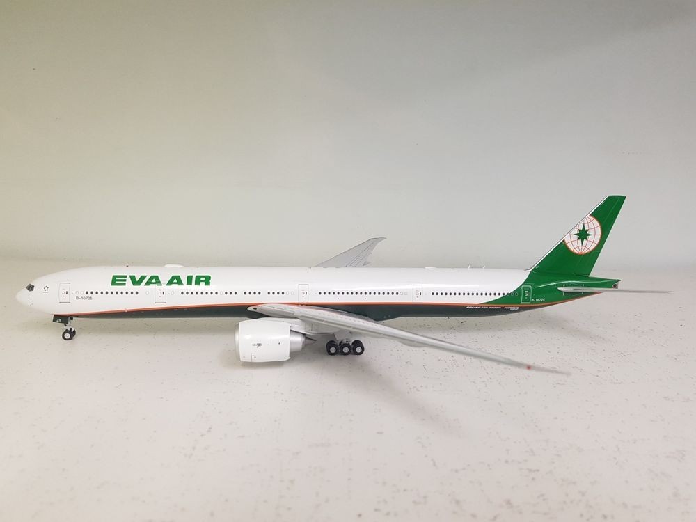 Boeing 777-300ER EVA Air B-16725