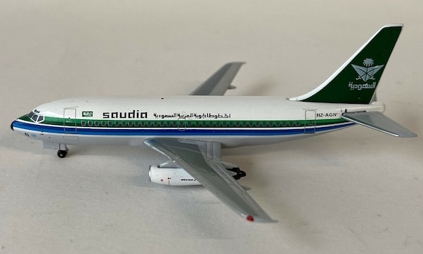 Boeing 737-230 Saudia HZ-AGN