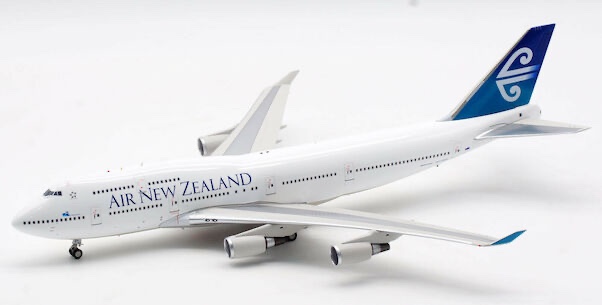 Boeing 747-419 Air New Zealand Boeing ZK-NBV and collectors coin