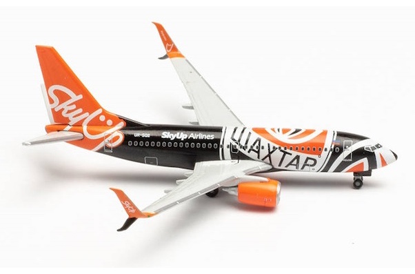Boeing 737-700 SkyUp Airlines Shaktar Donetsk UR-SQE
