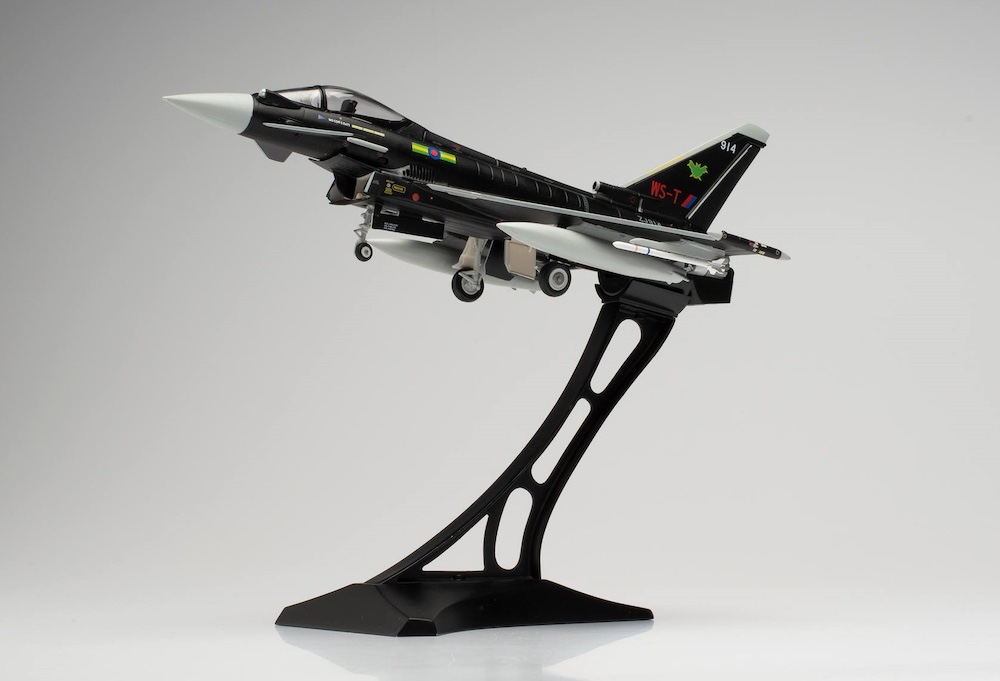 herpa_wings_580700_eurofighter_ef_2000_typhoon_raf_no_ix_sqd_batman__zj914_xb7_178551_2