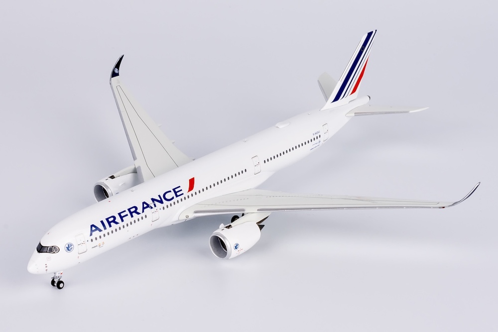 Airbus A350-900 Air France F-HUVJ with PARIS 2024 sticker