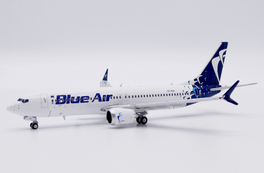 Boeing 737 MAX 8 Blue Air YR-MXE