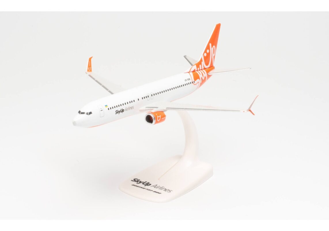 SkyUp Airlines Boeing 737-800 – UR-SQB