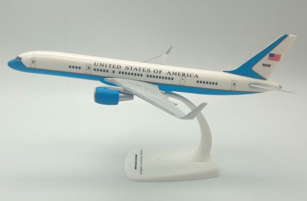 Boeing 757-200 C32A USAF United States of America 90016