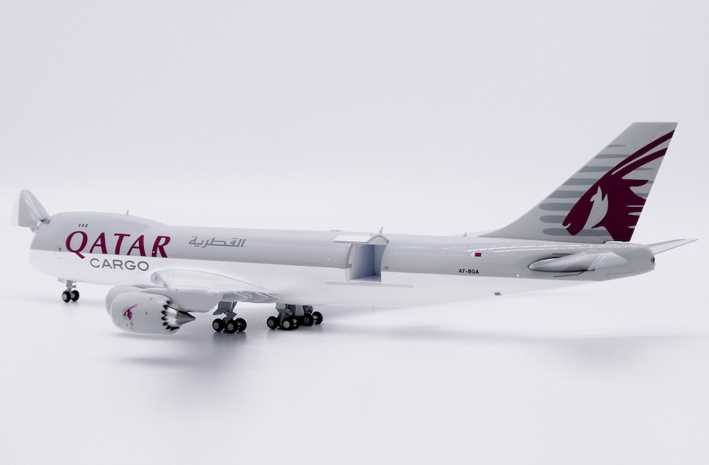 jc_wings_xx40160c_boeing_747_8f_qatar_airways_cargo_a7_bga_interactive_series_x71_211229_5