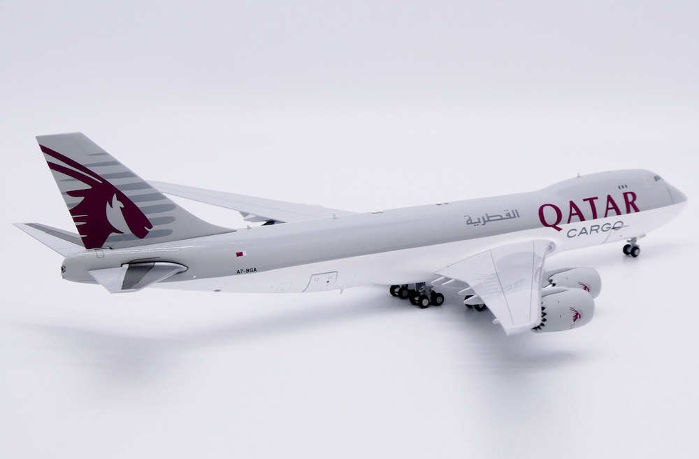 jc_wings_xx40160c_boeing_747_8f_qatar_airways_cargo_a7_bga_interactive_series_xa6_211229_11