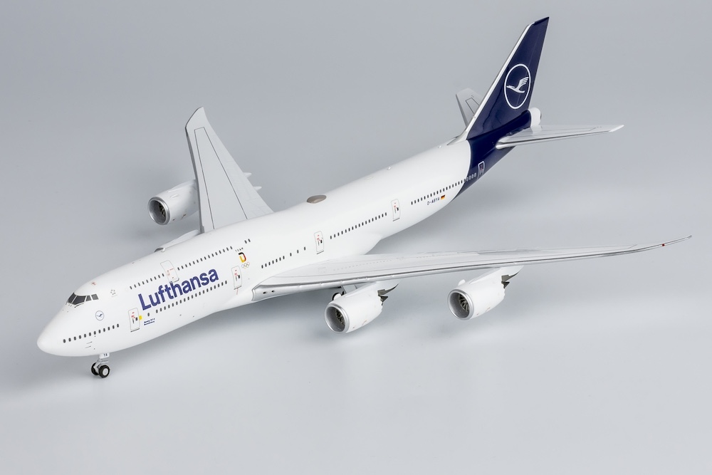 Boeing 747-8 Lufthansa D-ABYA TEAM D